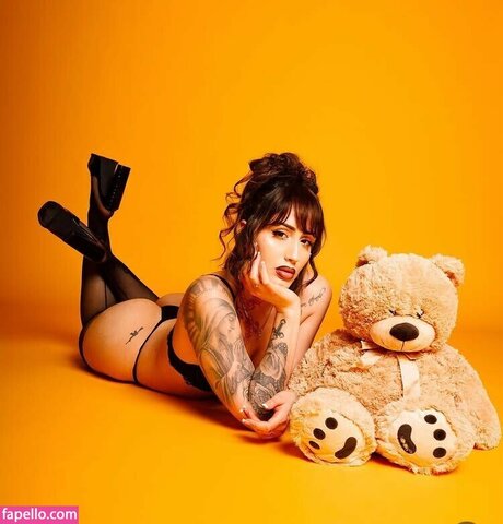 Kissofvogue model hot pic