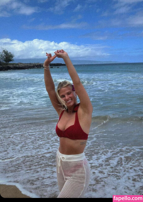 Cayla Vanderbaan exclusive model picture