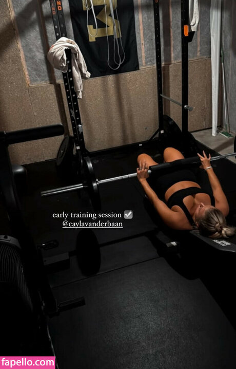 Cayla Vanderbaan star nude pic