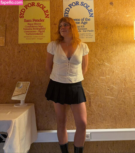 Brooke Bentham art model picture