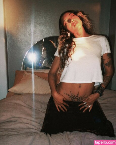 dripping wet pussy onlyfans xxx image