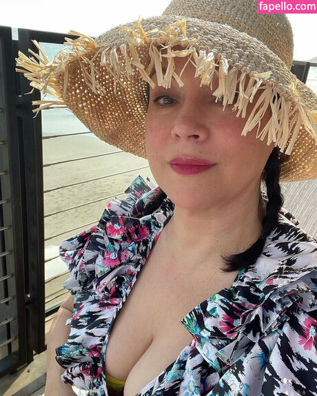 Jennifer Tilly naked pornstar picture