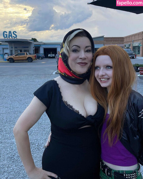 Jennifer Tilly hot pornstar photos