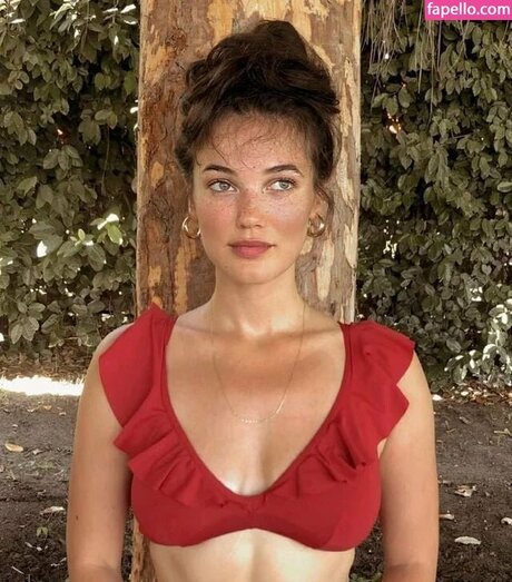 P nar Deniz porn star pic