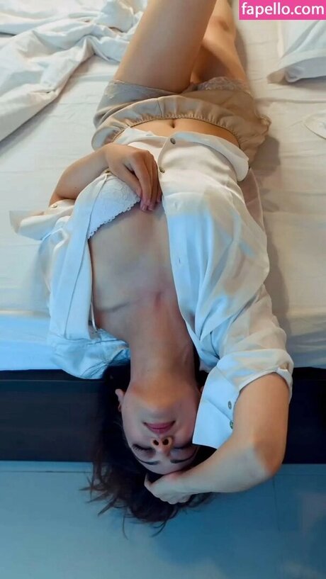 Sandeepa Dhar beautiful actress pic