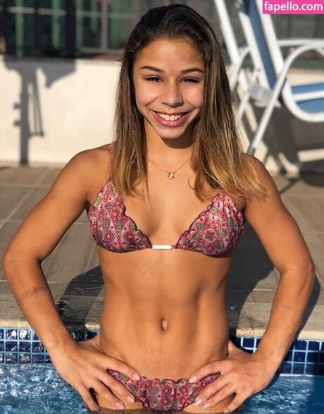 Fl via Saraiva model exclusive pictures