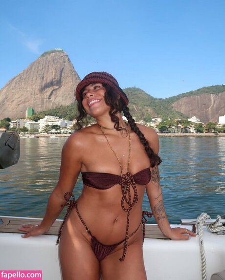 Priscila Evelyn xxx model photo