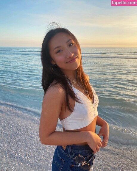 Chloe Aquino star adult pic