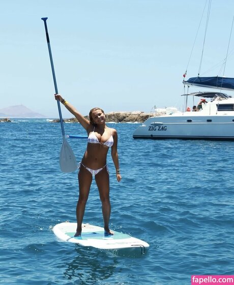 Avery Bracher top model photo