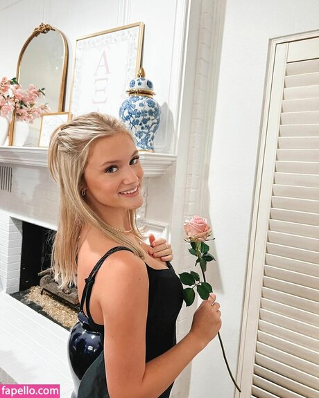 Mads Thompson Maddiiedee porn model images