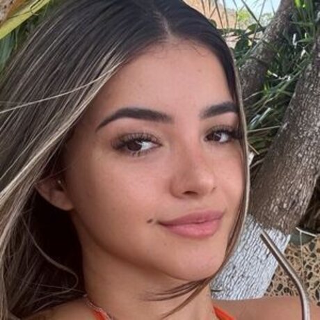 Larissa Esther star free img