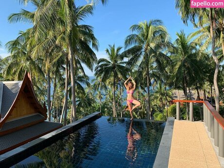 Billie Lourd model adult photos