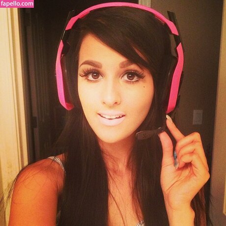 Sssniper Wolf naked star gallery