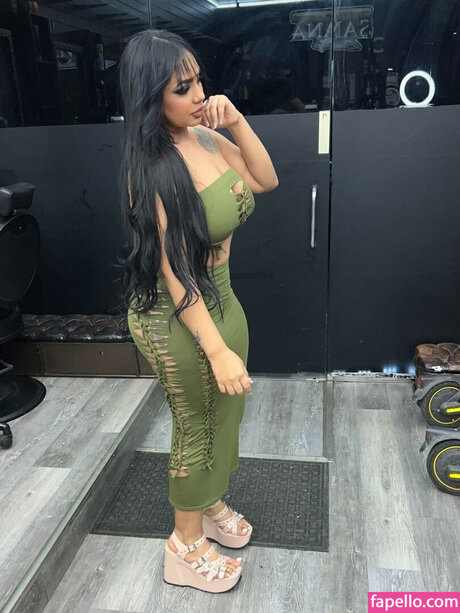 Luna Cruz porn model gallery