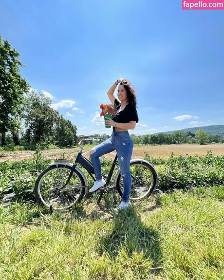 Sierra Elizabeth naked model photos