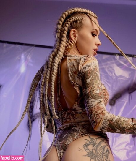 Dasha Grivina model top img