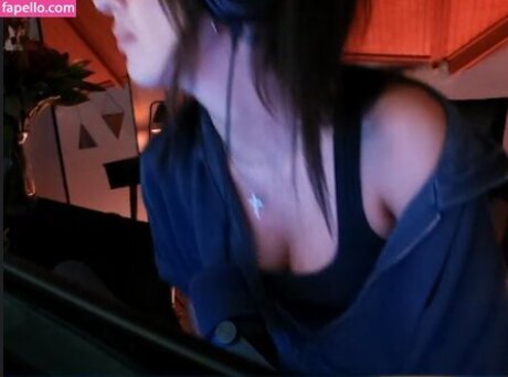 Honeyxxo model art pic