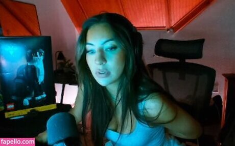 Honeyxxo model high quality photos