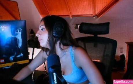 Honeyxxo model beautiful picture