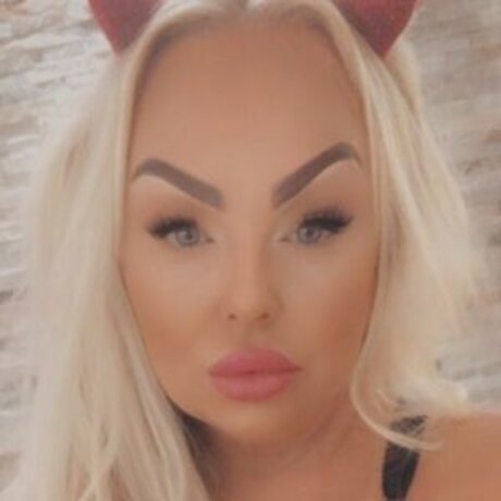 Mercedes Twitter Milf exclusive pornstar photos