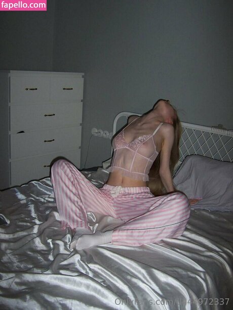 evija lace xxx model image