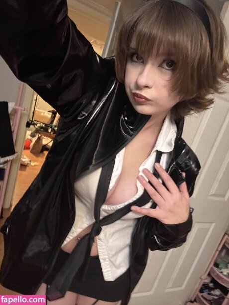 Saltedfishcakes hot actress pic