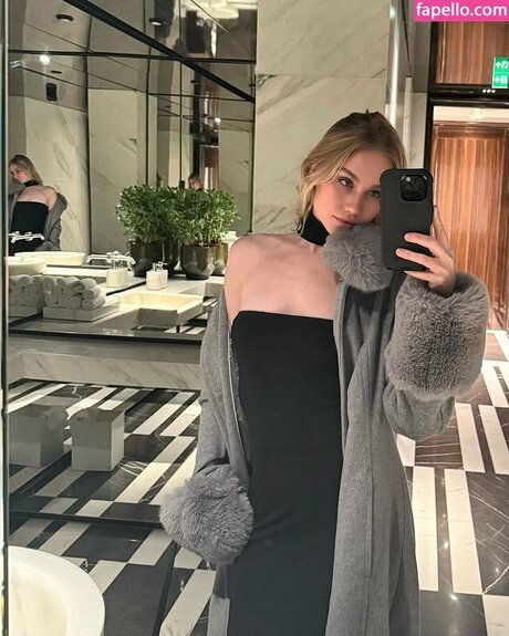 Colette Cherry beautiful actress pictures