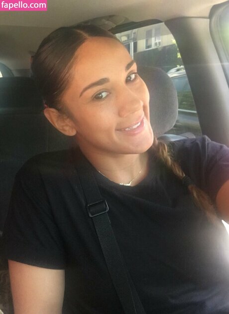 Amanda Serrano exclusive star photo