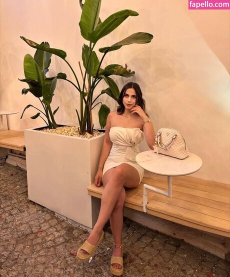 sseliingn nudes actress pics