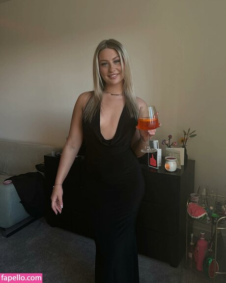 Lauren Duffy pornographic model pic