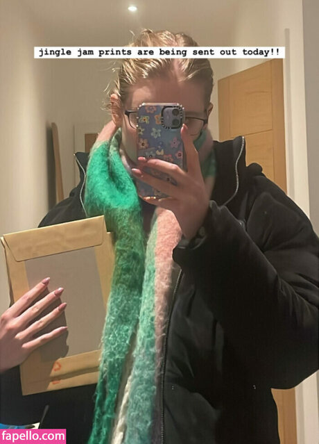 Hoxie Loxie model nice photo