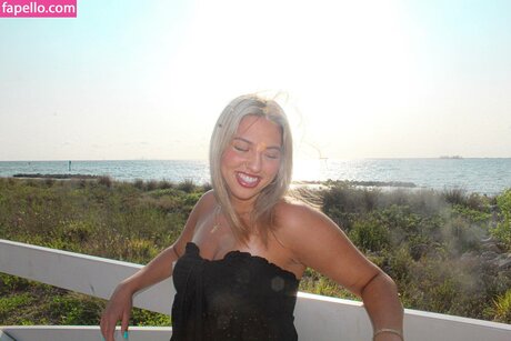 Cloud ASMR pornstar top photo