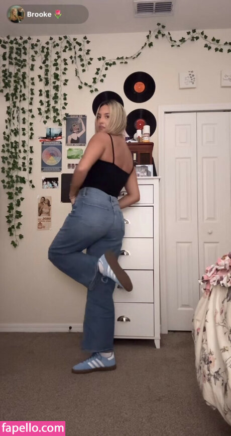 Cloud ASMR model sex gallery