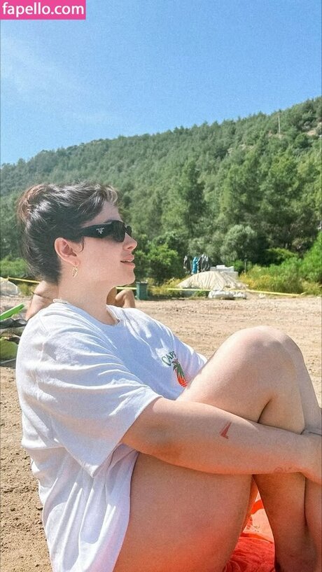 Deniz Ba da_ art model img