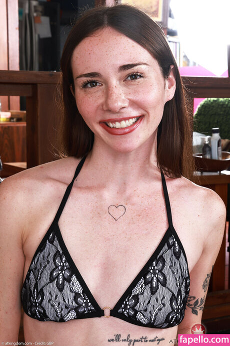 Tess Thompson model hot picture