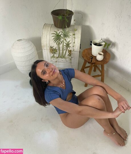 Hannah Meloche pretty actress gallery