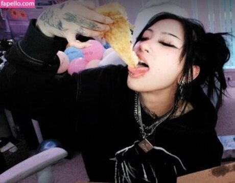 eggspringroll adult model images