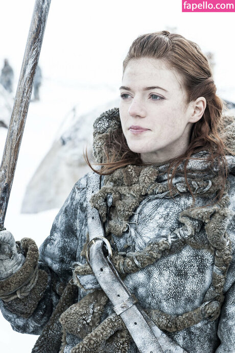 Rose Leslie star naked photo