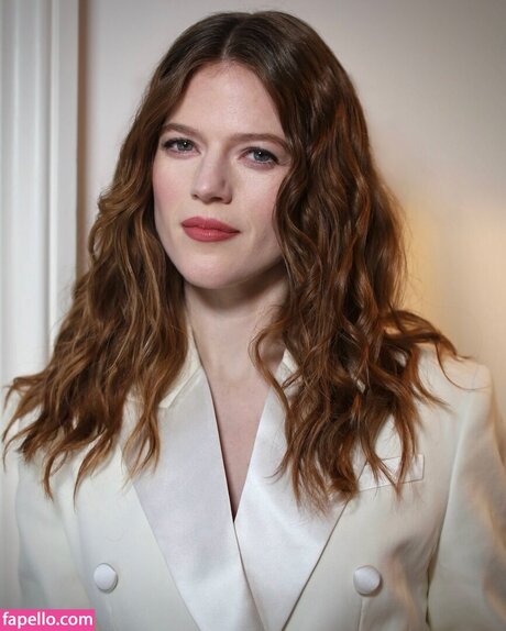 Rose Leslie nice star gallery