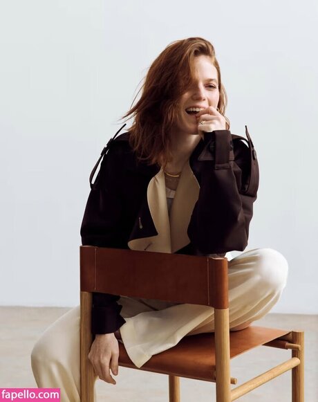 Rose Leslie model sexy photo