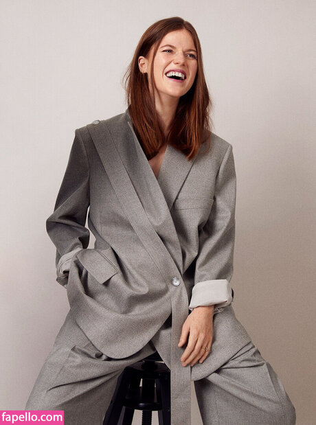 Rose Leslie star art img