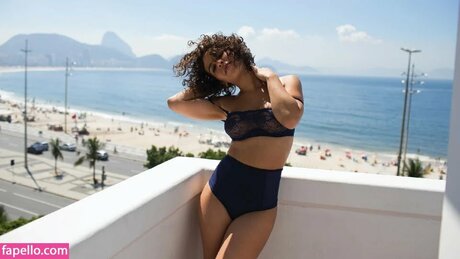 Cantora Flora Matos pornstar sexy pic