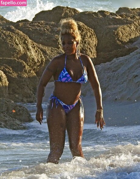 Mary J Blige model porn photos