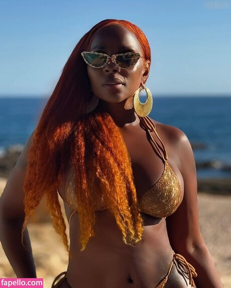 Mary J Blige high quality model image