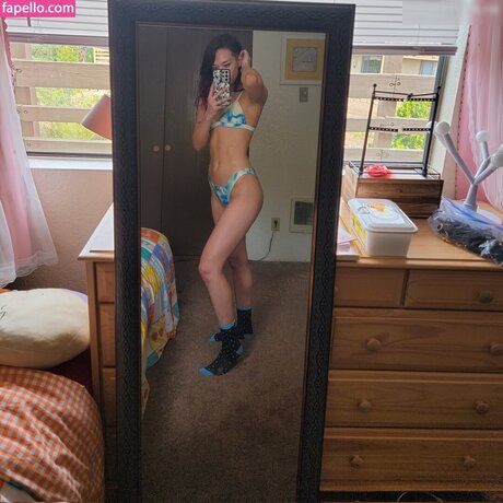 Queen Tofu model adult gallery