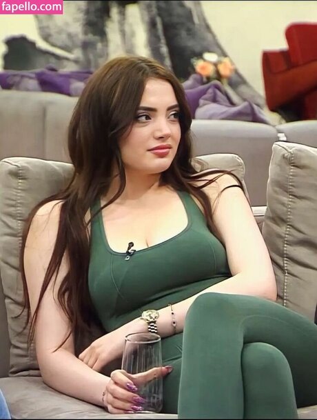 Elif Nur pornographic model photo