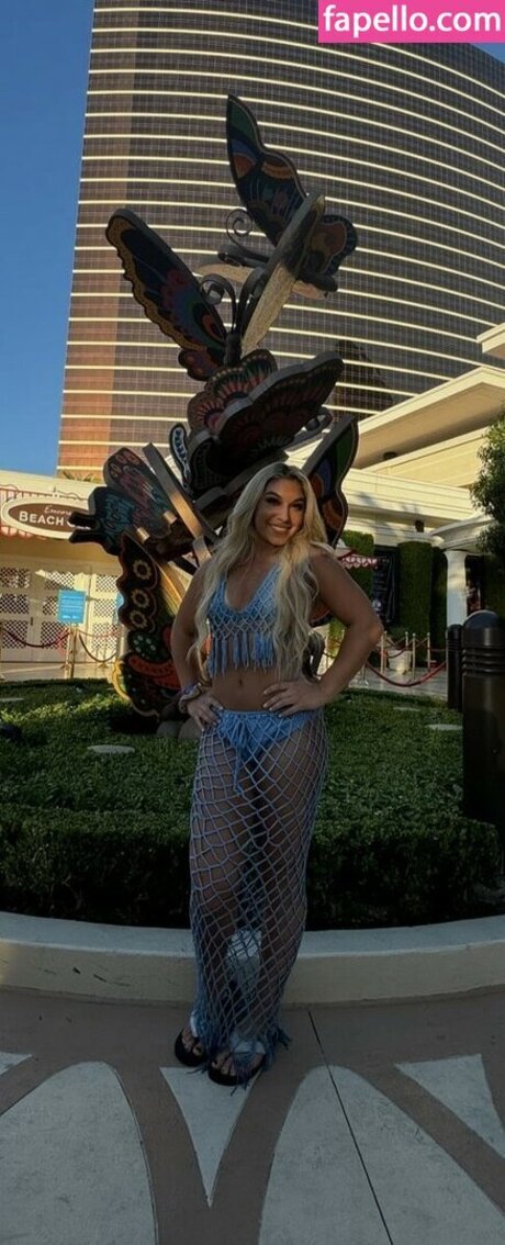 Thea Hail free model pics