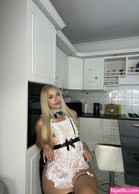 lilla 21 sexy model pic