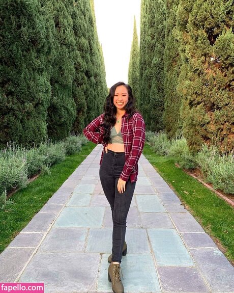 Sophia Phan hot pornstar gallery