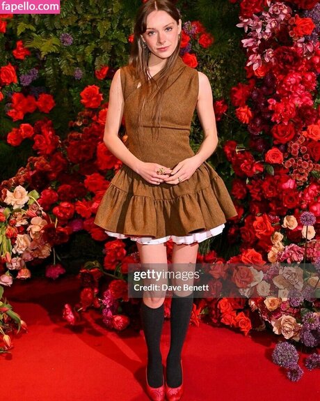 Holly Humberstone free model gallery